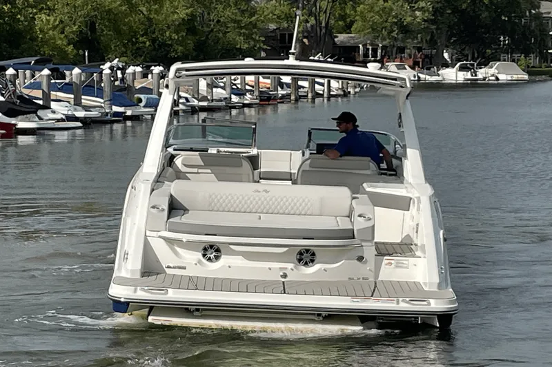 Slide: The Image of Sea Ray SLX 310 2026 - 8