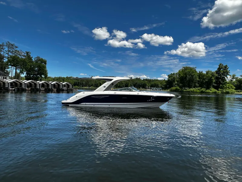 The Image of Sea Ray SLX 310 2026 - 0