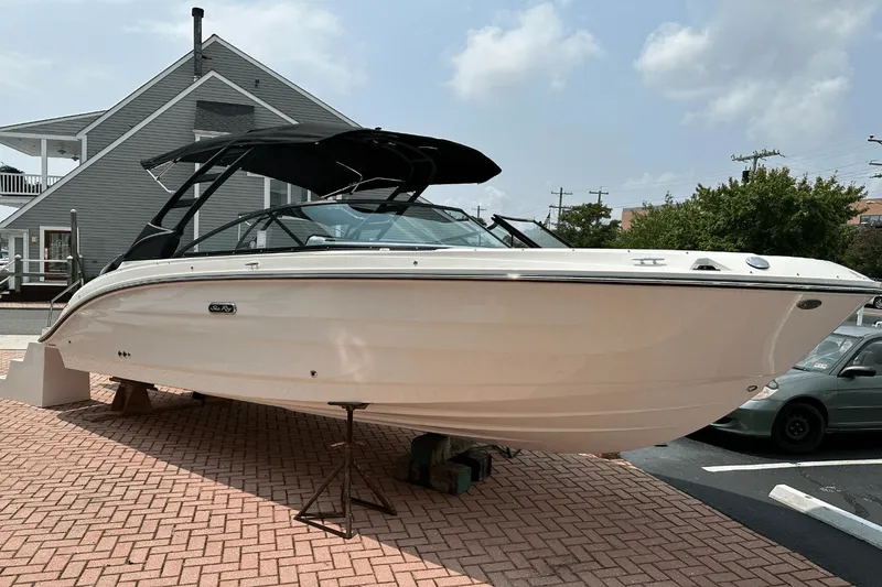 Slide: The Image of Sea Ray SDX 250 Outboard 2025 - 0