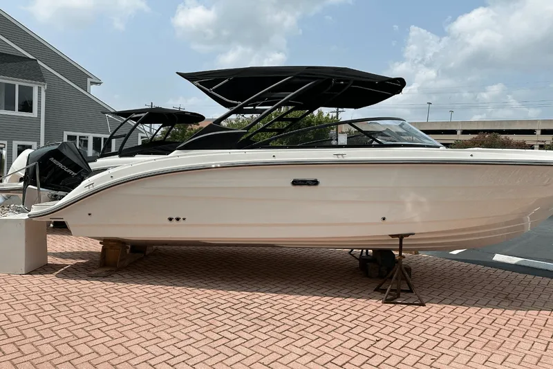 Slide: The Image of Sea Ray SDX 250 Outboard 2025 - 1