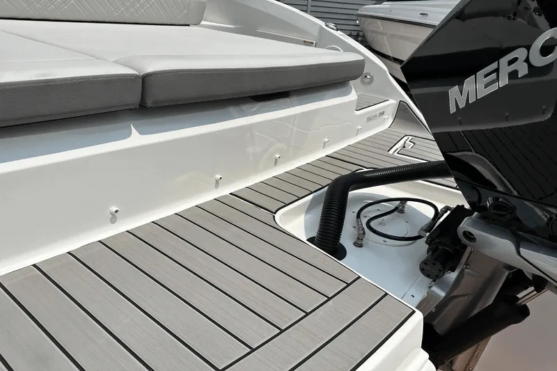 Slide: The Image of Sea Ray SDX 250 Outboard 2025 - 14