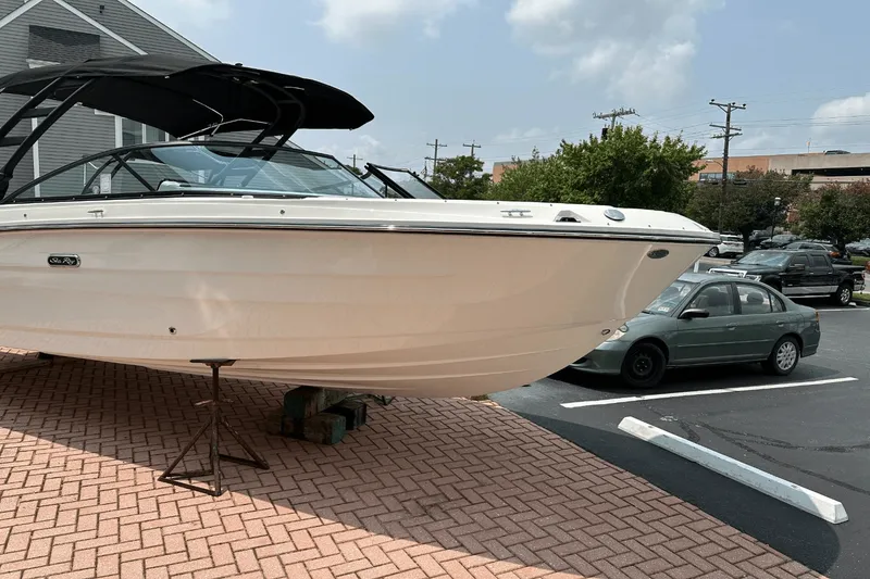 Slide: The Image of Sea Ray SDX 250 Outboard 2025 - 2