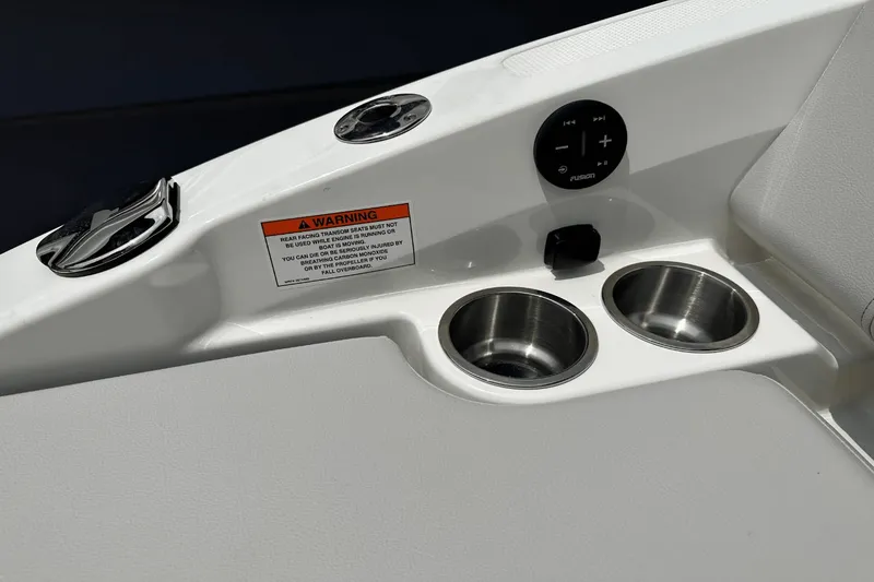 Slide: The Image of Sea Ray SDX 250 Outboard 2025 - 20