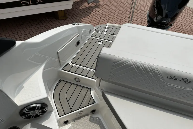 Slide: The Image of Sea Ray SDX 250 Outboard 2025 - 21
