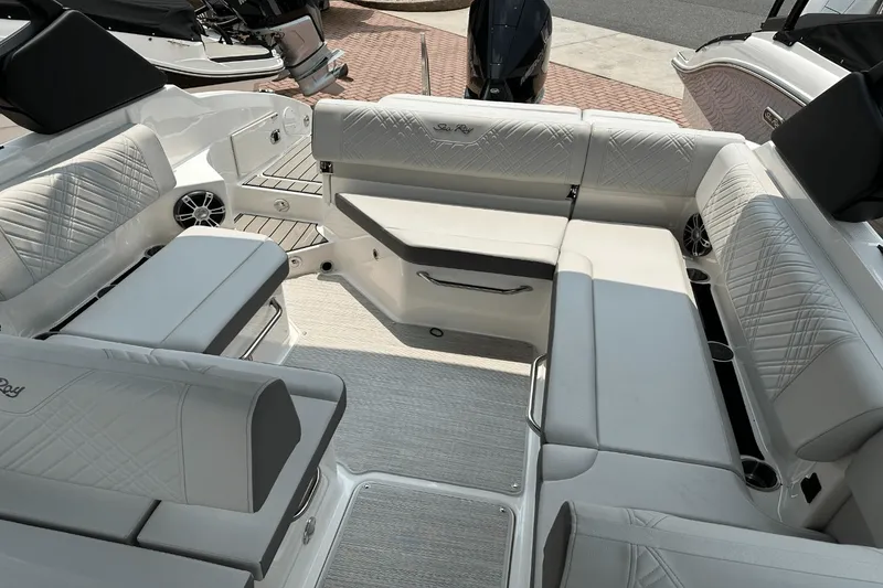 Slide: The Image of Sea Ray SDX 250 Outboard 2025 - 23