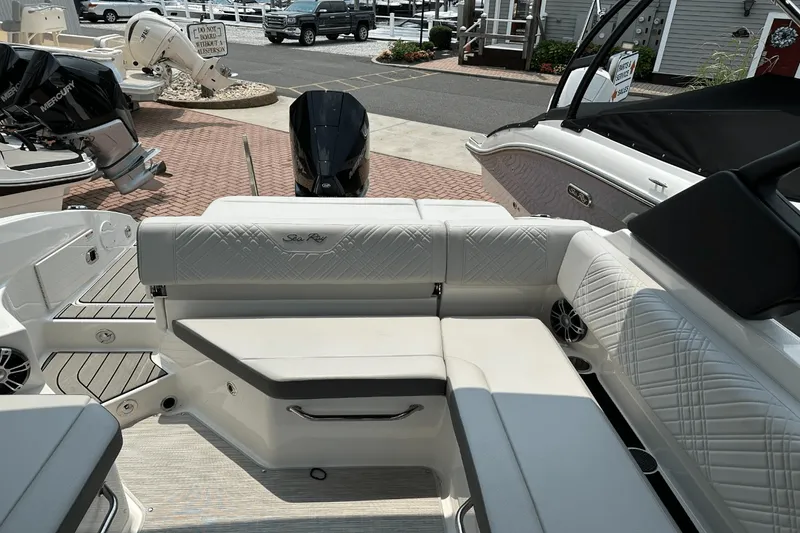 Slide: The Image of Sea Ray SDX 250 Outboard 2025 - 25