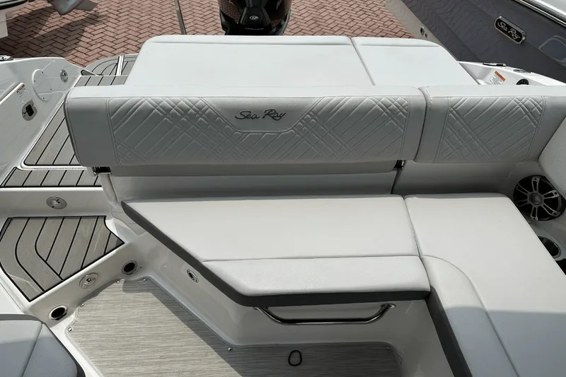 Slide: The Image of Sea Ray SDX 250 Outboard 2025 - 26