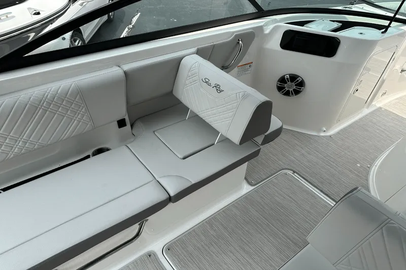 Slide: The Image of Sea Ray SDX 250 Outboard 2025 - 28