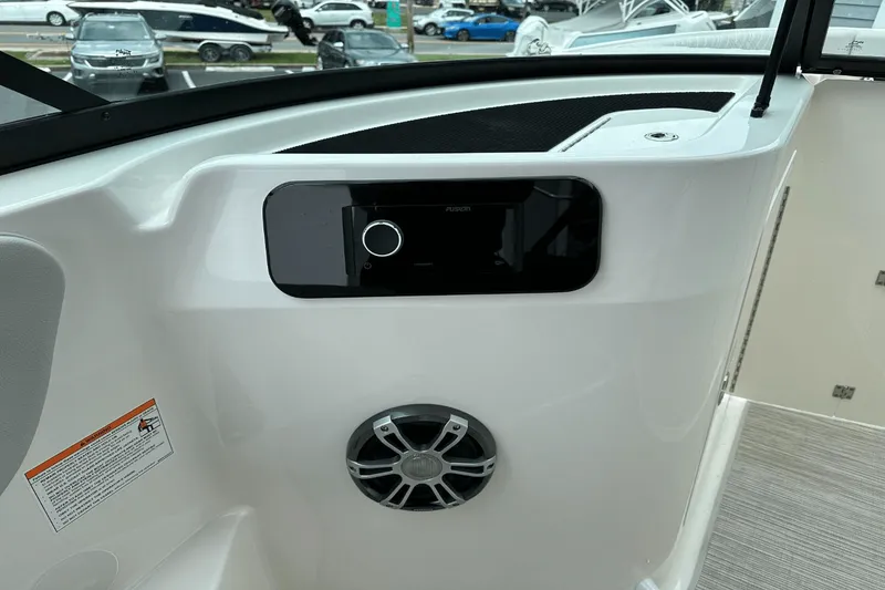 Slide: The Image of Sea Ray SDX 250 Outboard 2025 - 33