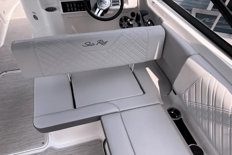 Slide: The Image of Sea Ray SDX 250 Outboard 2025 - 39