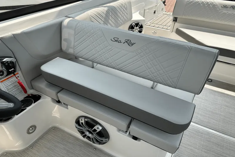 Slide: The Image of Sea Ray SDX 250 Outboard 2025 - 40