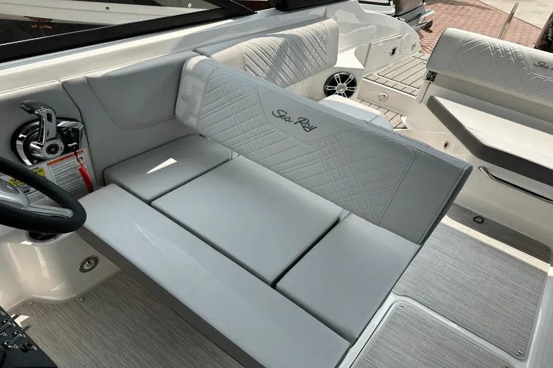 Slide: The Image of Sea Ray SDX 250 Outboard 2025 - 42