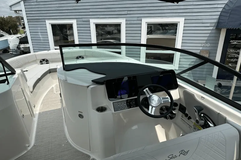 Slide: The Image of Sea Ray SDX 250 Outboard 2025 - 45