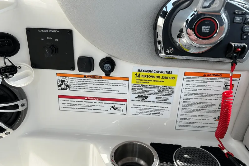 Slide: The Image of Sea Ray SDX 250 Outboard 2025 - 48
