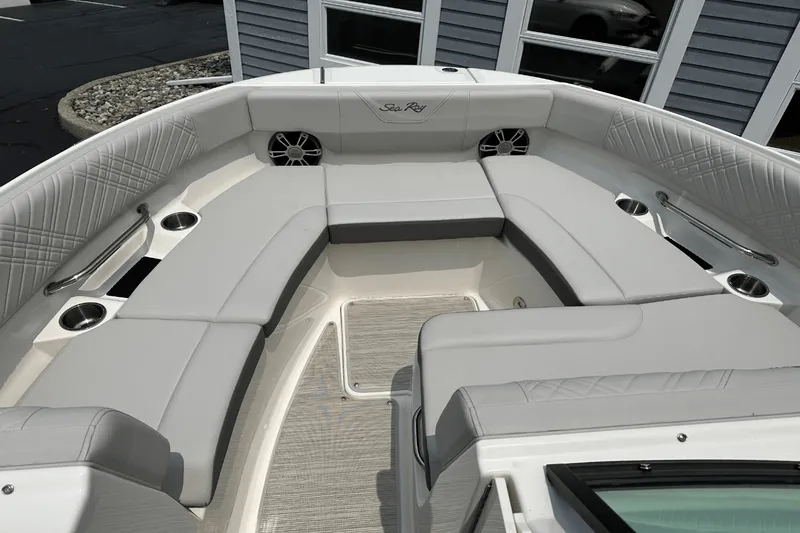 Slide: The Image of Sea Ray SDX 250 Outboard 2025 - 50