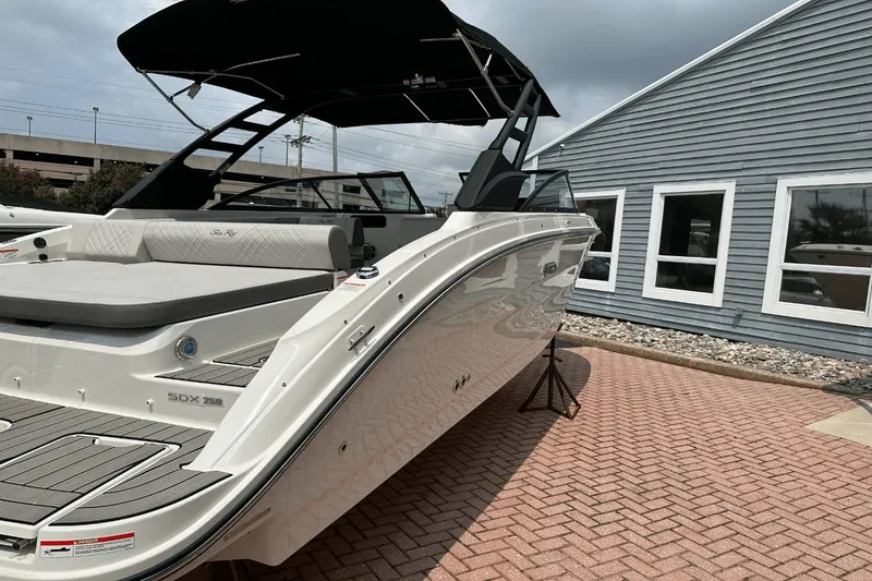 Slide: The Image of Sea Ray SDX 250 Outboard 2025 - 6