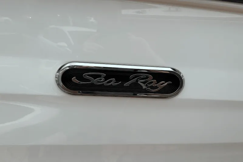 Slide: The Image of Sea Ray SDX 250 Outboard 2025 - 7