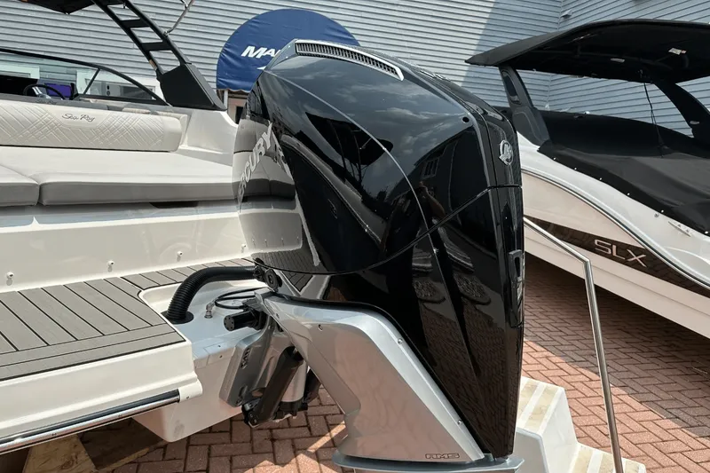 Slide: The Image of Sea Ray SDX 250 Outboard 2025 - 8