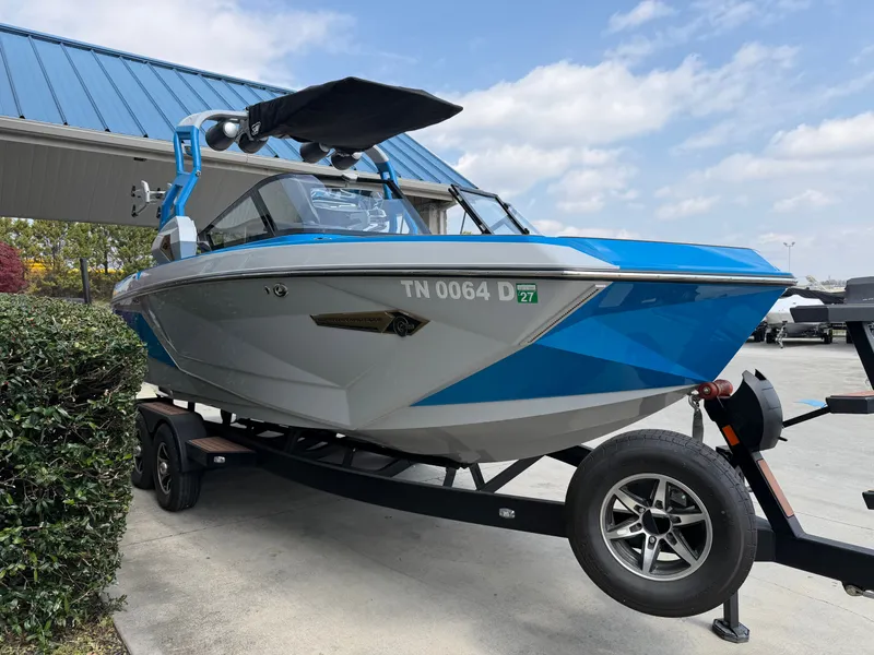 Slide: The Image of Nautique G23 2021 - 1