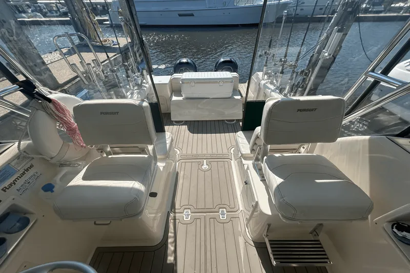 Slide: The Image of Tiara 2870 WA 2001 - 15