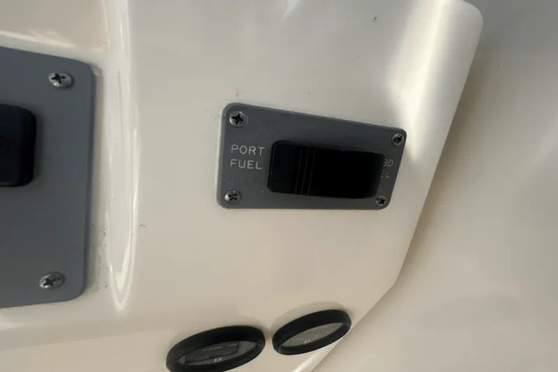 Slide: The Image of Tiara 2870 WA 2001 - 22