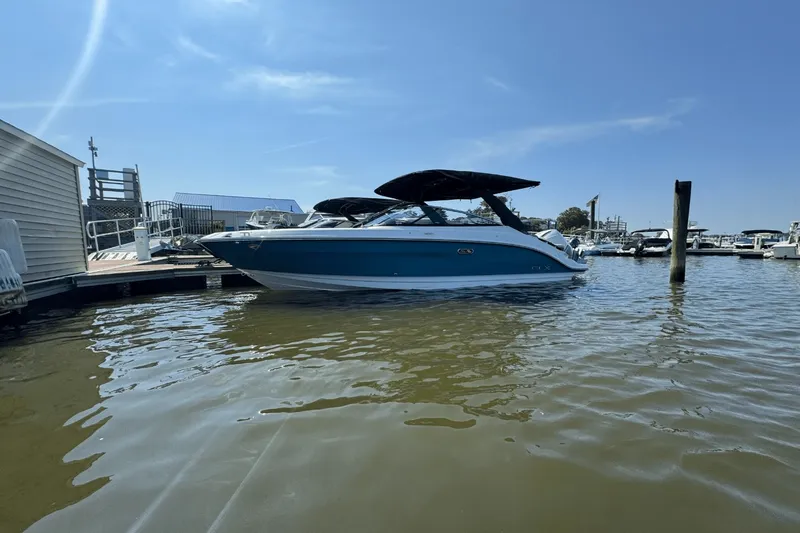 Slide: The Image of Sea Ray SLX 260 Outboard 2025 - 0