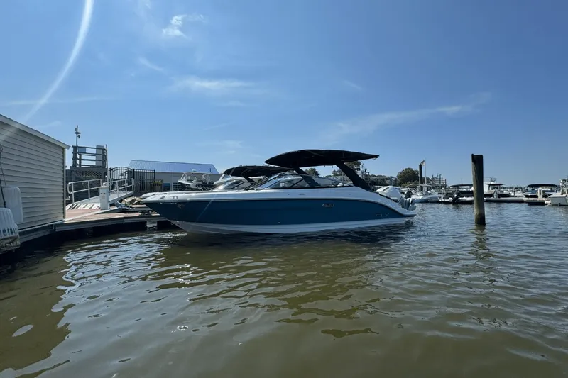 Slide: The Image of Sea Ray SLX 260 Outboard 2025 - 1