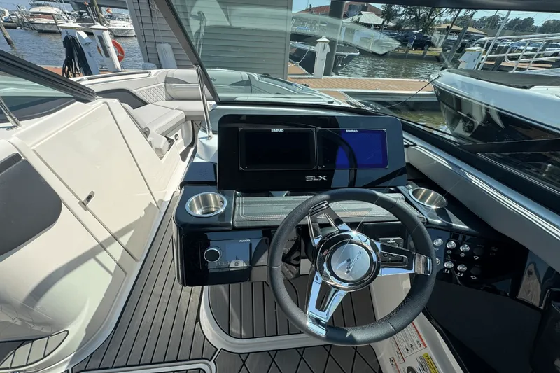 Slide: The Image of Sea Ray SLX 260 Outboard 2025 - 19