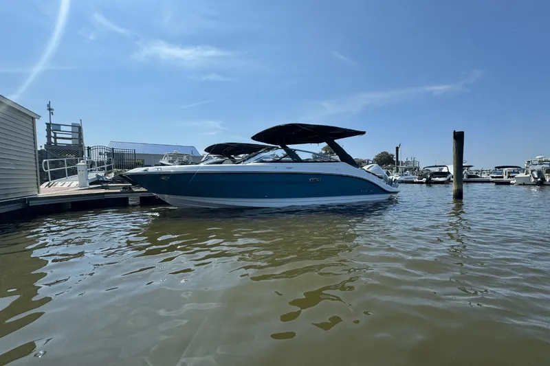 Slide: The Image of Sea Ray SLX 260 Outboard 2025 - 2