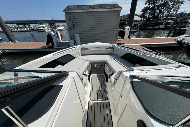 Slide: The Image of Sea Ray SLX 260 Outboard 2025 - 21