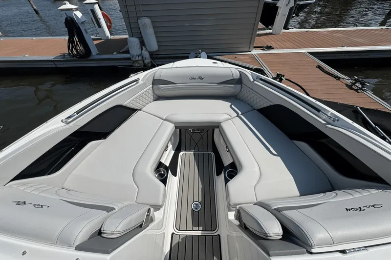 Slide: The Image of Sea Ray SLX 260 Outboard 2025 - 22