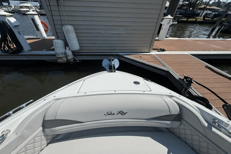 Slide: The Image of Sea Ray SLX 260 Outboard 2025 - 24