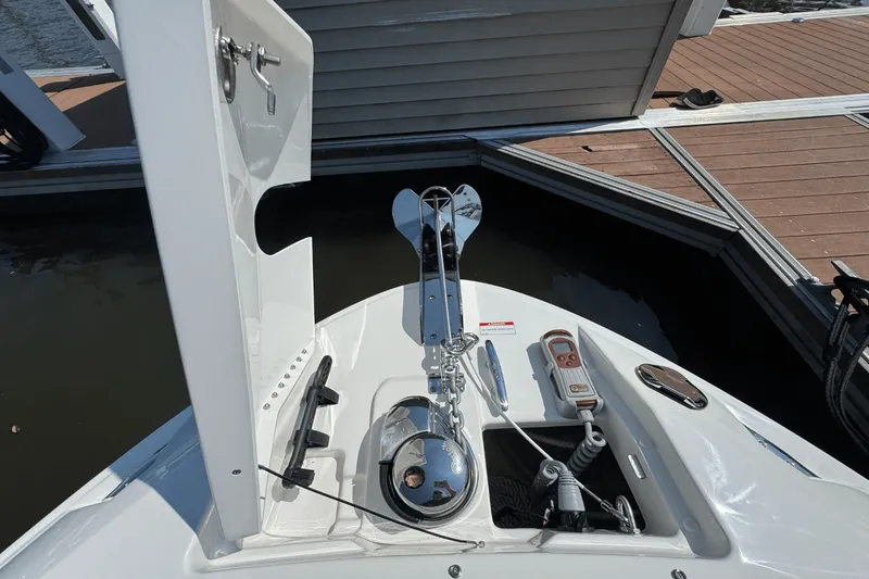 Slide: The Image of Sea Ray SLX 260 Outboard 2025 - 29