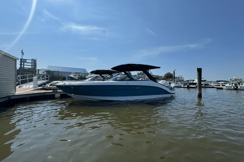 Slide: The Image of Sea Ray SLX 260 Outboard 2025 - 3