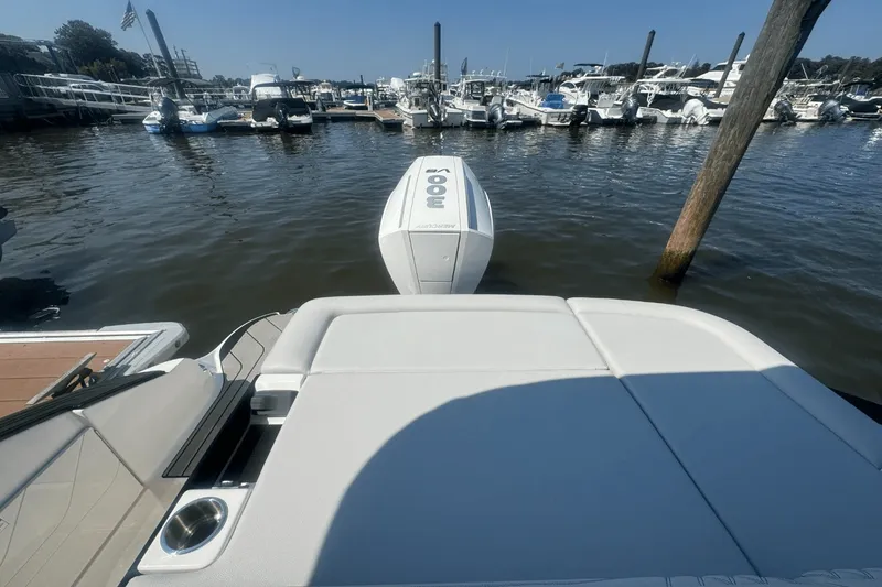 Slide: The Image of Sea Ray SLX 260 Outboard 2025 - 4