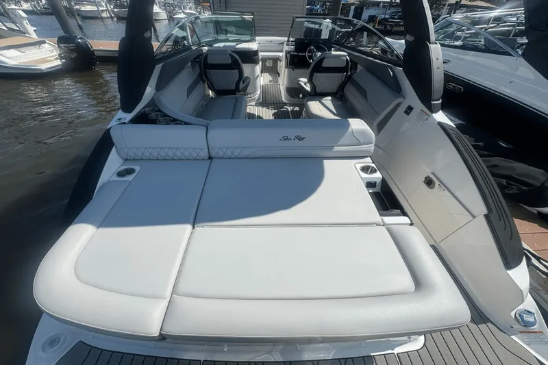 Slide: The Image of Sea Ray SLX 260 Outboard 2025 - 5