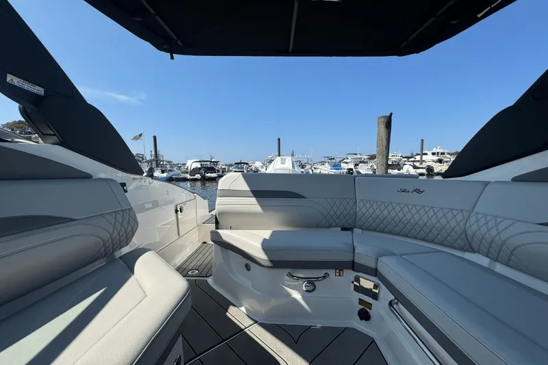 Slide: The Image of Sea Ray SLX 260 Outboard 2025 - 7