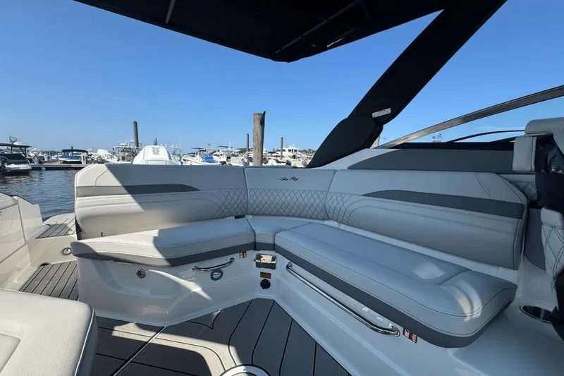 Slide: The Image of Sea Ray SLX 260 Outboard 2025 - 8