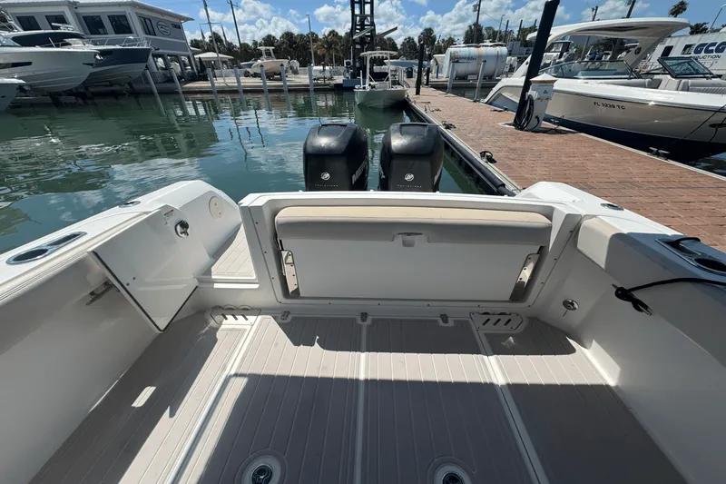 Slide: The Image of Boston Whaler 270 VANTAGE 2015 - 21