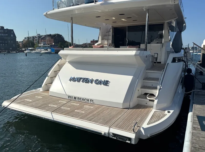 Slide: The Image of Azimut GRANDE 25M 2022 - 1