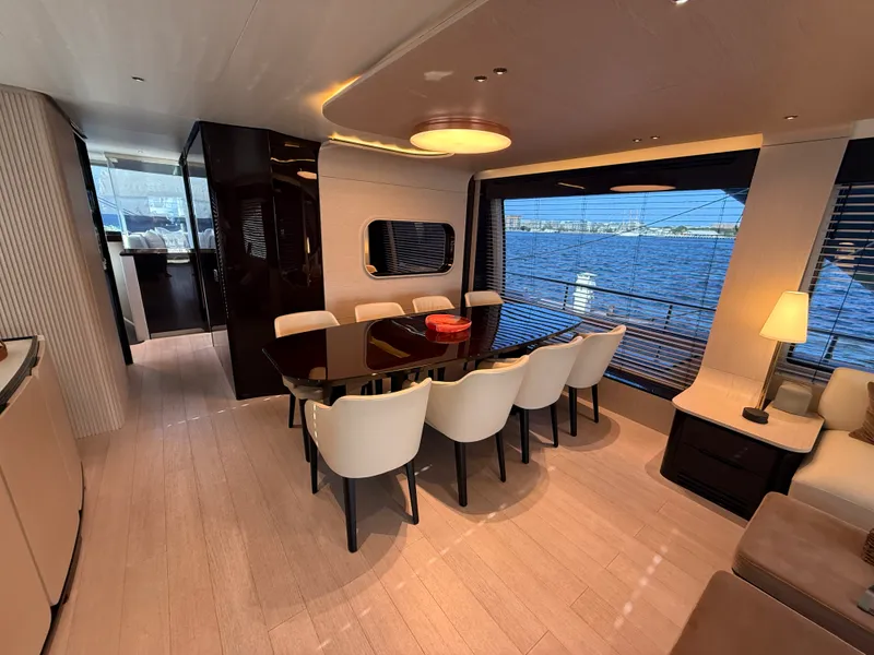 Slide: The Image of Azimut GRANDE 25M 2022 - 12