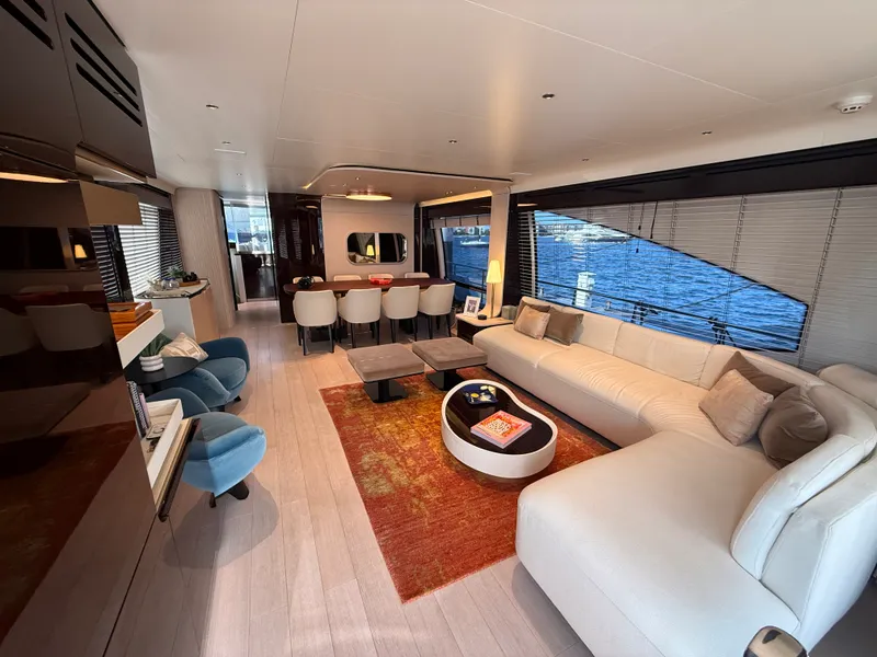 Slide: The Image of Azimut GRANDE 25M 2022 - 19