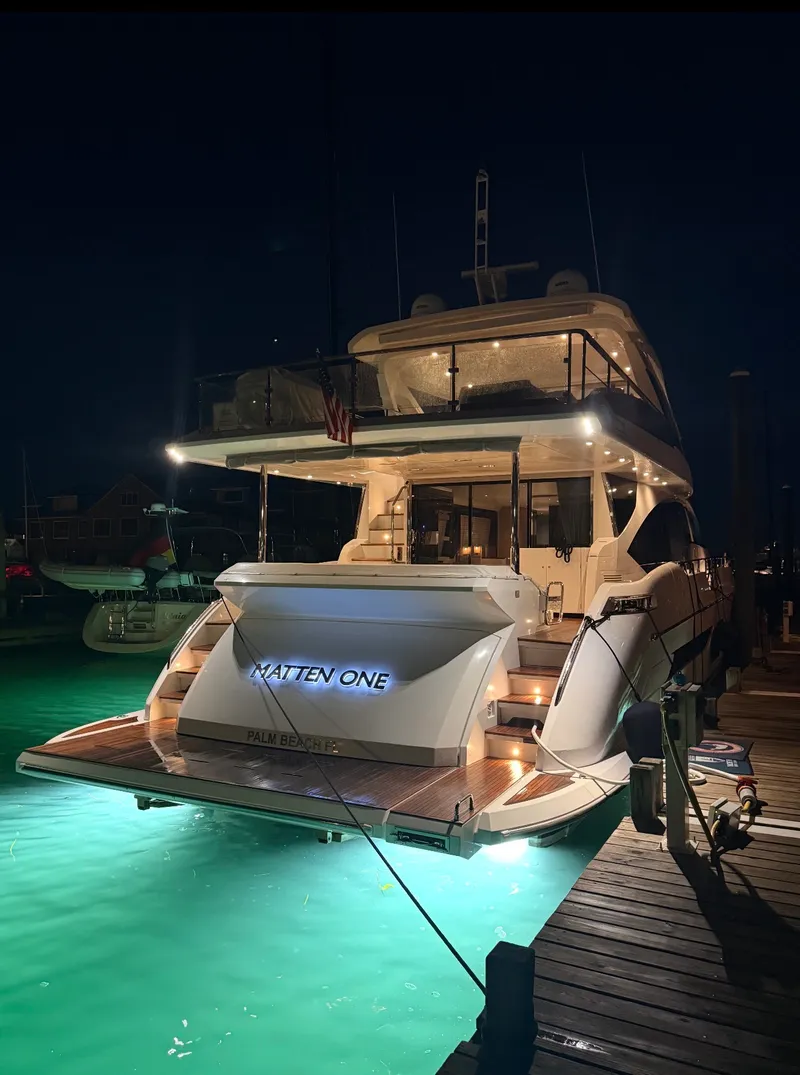 Slide: The Image of Azimut GRANDE 25M 2022 - 2