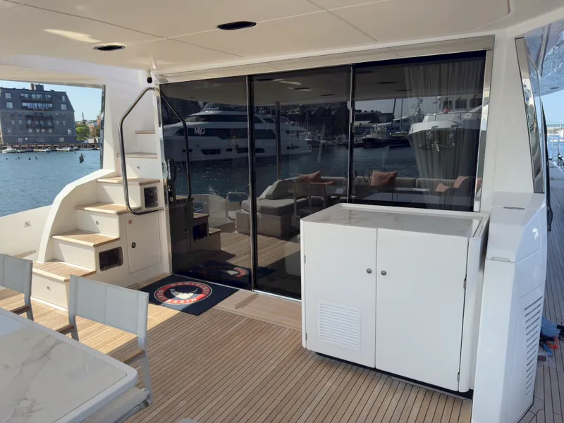 Slide: The Image of Azimut GRANDE 25M 2022 - 20
