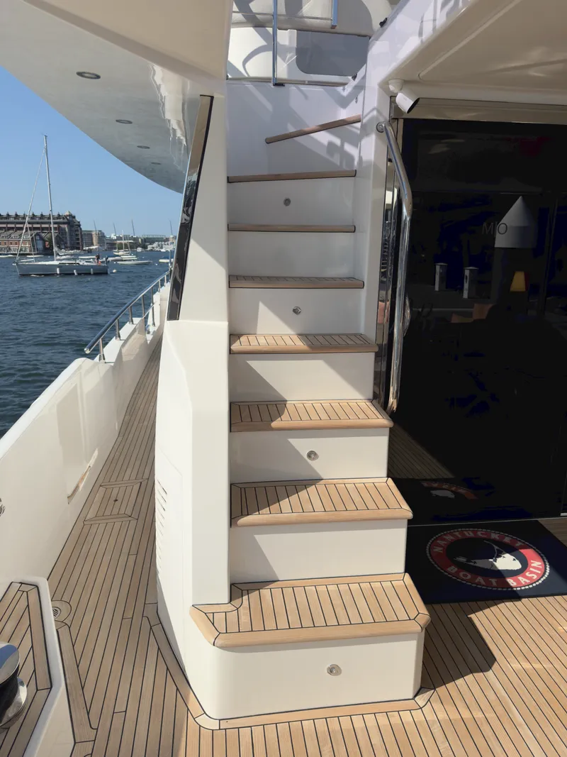 Slide: The Image of Azimut GRANDE 25M 2022 - 21