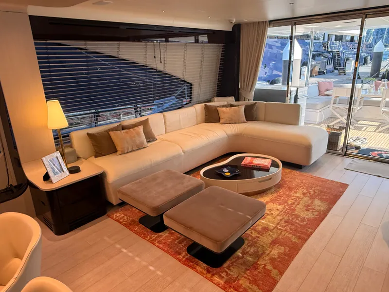 Slide: The Image of Azimut GRANDE 25M 2022 - 38