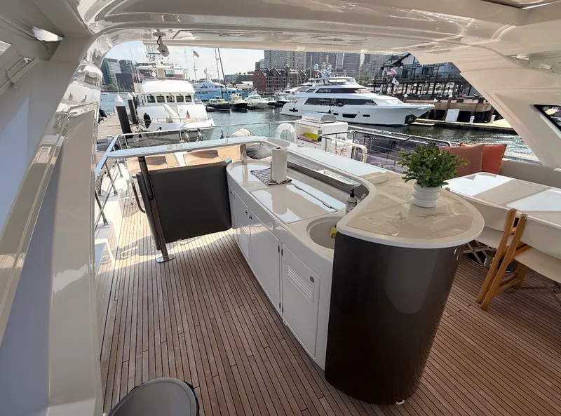Slide: The Image of Azimut GRANDE 25M 2022 - 4