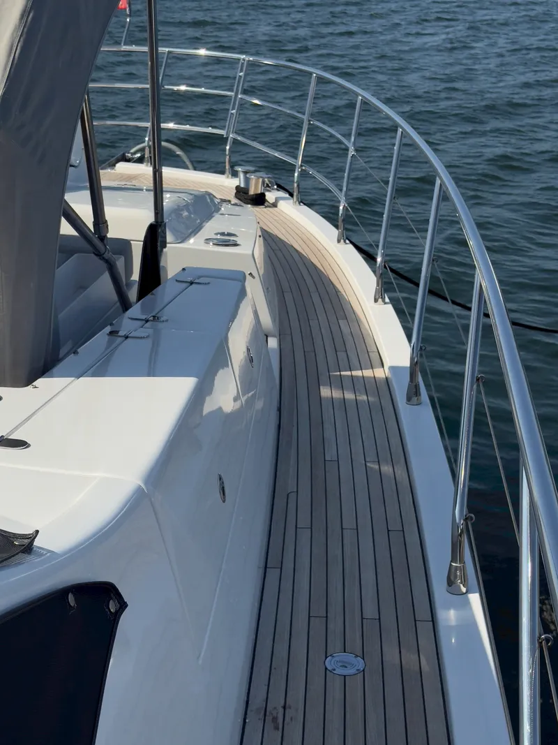 Slide: The Image of Azimut GRANDE 25M 2022 - 43