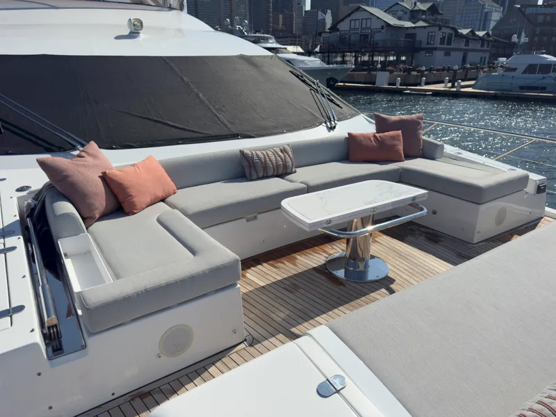 Slide: The Image of Azimut GRANDE 25M 2022 - 45