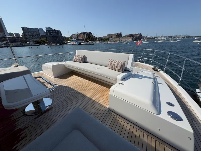 Slide: The Image of Azimut GRANDE 25M 2022 - 49